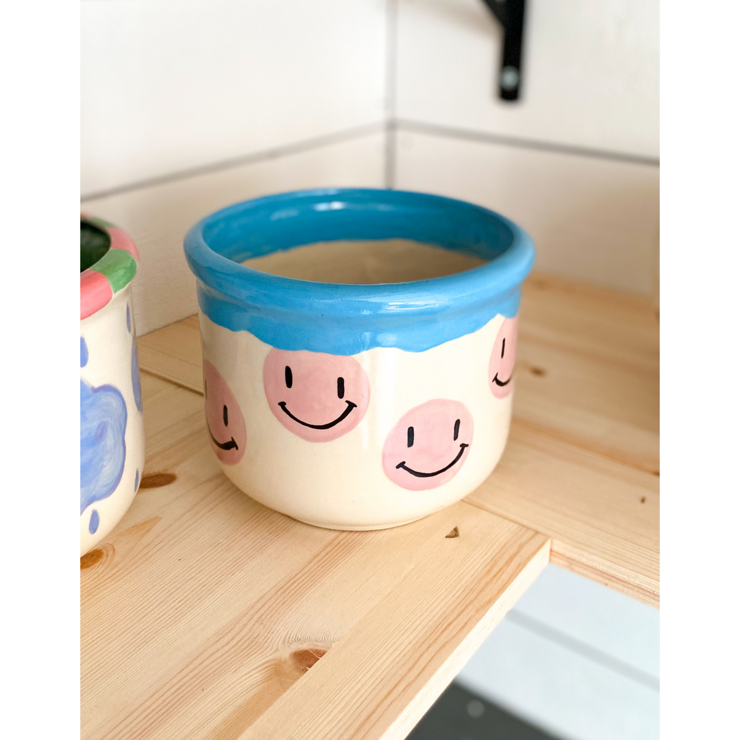 Huge Pot - Pink Smiley